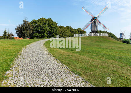 Brügge, Belgien - August 2019; Die Windmils Stockfoto