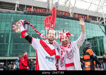 12. Oktober 2019, Old Trafford, Manchester, England; Das Grand Final 2019, Saint Helens v Salford Roten Teufel: St. Helens Fans im Old Trafford Credit: Craig Thomas/News Bilder Stockfoto