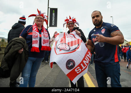 12. Oktober 2019, Old Trafford, Manchester, England; Das Grand Final 2019, Saint Helens v Salford Roten Teufel: Heilige Fans vor dem Spiel Quelle: Richard Long/News Bilder Stockfoto