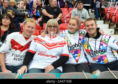 12. Oktober 2019, Old Trafford, Manchester, England; Das Grand Final 2019, Saint Helens v Salford Roten Teufel: Heilige Fans vor dem Spiel Quelle: Richard Long/News Bilder Stockfoto