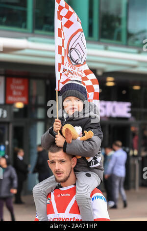 12. Oktober 2019, Old Trafford, Manchester, England; Das Grand Final 2019, Saint Helens v Salford Roten Teufel: einem jungen Heiligen Ventilator Credit: Mark Cosgrove/News Bilder Stockfoto