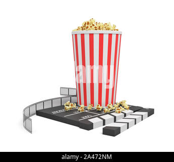 3D-Rendering für eine vollständige Popcornwanne stehend auf einem leeren Klappe und ein Film Streifen auf weißem Hintergrund. Gehen zu den Filmen. Kino und Cinem Stockfoto