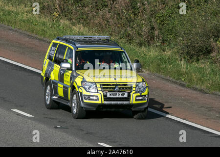 Ein Highways Agency Verkehr Offizier in einem Mitsubishi Shogun patrouillieren die Autobahn M6 Stockfoto