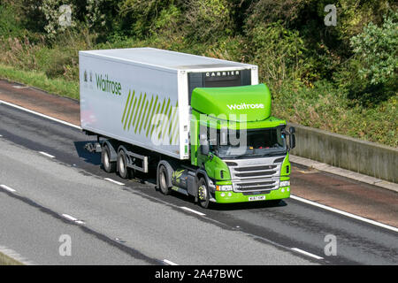 Waitrose Supermarkt waren, Lebensmittel-LKW, & gewerblichen Verkehr, Spedition, Lkw, Transport, Lastwagen, Cargo, Fahrzeug, Scania Lieferung, Transport, Industrie, Fracht auf der M6 Richtung Süden, Großbritannien Stockfoto