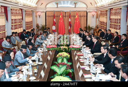 Kathmandu, Nepal. 12 Okt, 2019. Der chinesische Präsident Xi Jinping trifft sich mit Nepali Präsident Bidya Devi Bhandari in Kathmandu, Nepal, Okt. 12, 2019. Credit: Xie Huanchi/Xinhua/Alamy leben Nachrichten Stockfoto