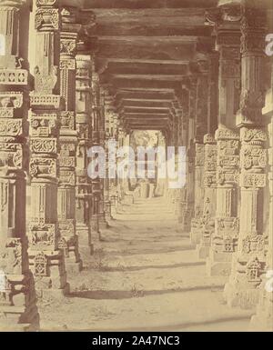 Felice Beato (Briten, geboren Italien - (Innere der Hindu Tempel in Kootub) Stockfoto