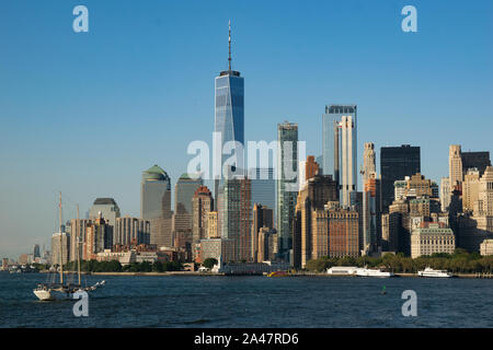 Berühmten Blick von der Staten Island Fähre in Richtung der Skyline von Lower Manhattan mit den Finanzbezirk und den Hudson River Stockfoto