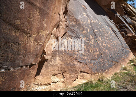 Zeitung Rock mit Indianischen Felszeichnungen im Canyonlands National Park, Utah, USA Stockfoto