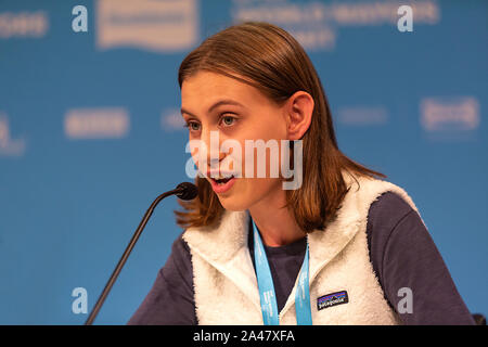 Kopenhagen, Dänemark - Oktober 11, 2019: Alexandria Villaseñor, Klima Aktivisten innerhalb der "Freitags für Zukunft" Bewegung, New York, USA, am 'Mayors und Jugend Aktivist' Pressekonferenz auf der C40-Welt Bürgermeister Gipfel spricht. Während der Pressekonferenz junge Aktivistin erklärte, was sie erwarten, dass der Politiker. Mehr als 90 Bürgermeistern von einigen der weltweit größten und einflussreichsten Städte die rund 700 Millionen Menschen in Kopenhagen vom 9. bis 12. Oktober für die C40-Welt Bürgermeister Gipfel treffen. Der Zweck Mit der Gipfel in Kopenhagen ist eine globale Koalition der führenden zu bauen Stockfoto