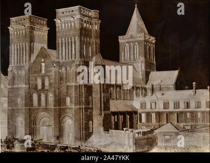 Ferdinand Tillard, L'église Abbatiale de La Sainte-Trinité vue depuis La Place. Stockfoto