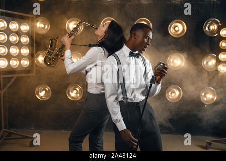 Männliche und weibliche Saxophonist jazz Interpret Stockfoto