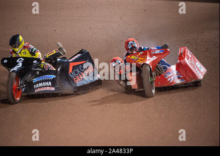 Manchester, Großbritannien. 11. Oktober 2019. Andy Cossar & Gareth Williams (72) Paul Whitelam & Alan Elliott (92) Während der ACU-Sidecar Speedway Manchester Meister, Belle Vue nationalen Speedway Stadion, Manchester Freitag, 11. Oktober 2019 (Quelle: Ian Charles | MI Nachrichten) Credit: MI Nachrichten & Sport/Alamy leben Nachrichten Stockfoto