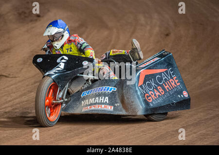 Manchester, Großbritannien. 11. Oktober 2019. Andy Cossar & Gareth Williams (72) Während der ACU-Sidecar Speedway Manchester Meister, Belle Vue nationalen Speedway Stadion, Manchester Freitag, 11. Oktober 2019 (Quelle: Ian Charles | MI Nachrichten) Credit: MI Nachrichten & Sport/Alamy leben Nachrichten Stockfoto