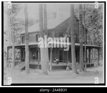 Schöne Aussicht von der General Grant Mountain Home, wo er seine letzten Tage in die frische Luft des Mt. McGregor, an der Drexel Cottage-The Allgemein in der Ruhe gesehen auf der Seite Veranda; Dr. Douglas Stockfoto