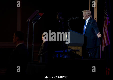 Washington DC, USA. 12 Okt, 2019. Präsident Donald Trump liefert Erläuterungen bei Werten Wähler Gipfel im Omni Shoreham Hotel am 12. Oktober 2019 in Washington, DC. Die Darstellung auf dem Gipfel kommt als evangelikale Führer in dieser Woche die Entscheidung des Trump nach unten zu stehen, die US-Truppen im nördlichen Syrien kritisiert. Foto von Pete Marovich/UPI Quelle: UPI/Alamy leben Nachrichten Stockfoto