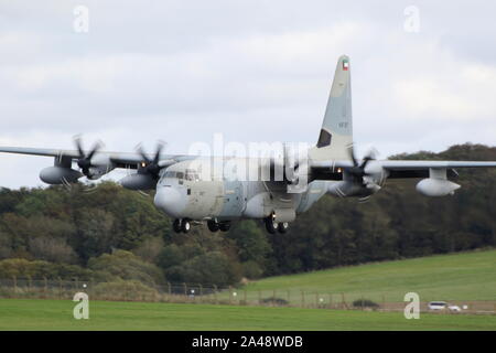 KAF 327, Lockheed Martin KC-130J Hercules betrieben von der Kuwait Air Force, am Internationalen Flughafen Prestwick, Ayrshire. Stockfoto