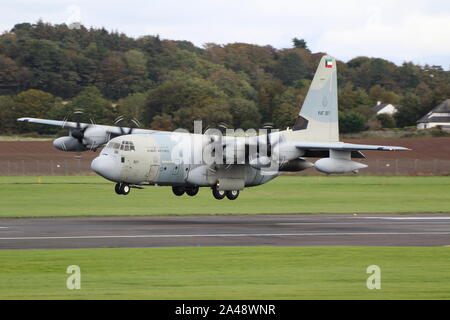 KAF 327, Lockheed Martin KC-130J Hercules betrieben von der Kuwait Air Force, am Internationalen Flughafen Prestwick, Ayrshire. Stockfoto