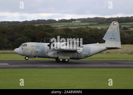 KAF 327, Lockheed Martin KC-130J Hercules betrieben von der Kuwait Air Force, am Internationalen Flughafen Prestwick, Ayrshire. Stockfoto