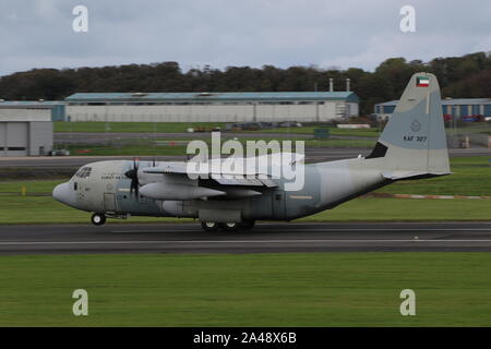 KAF 327, Lockheed Martin KC-130J Hercules betrieben von der Kuwait Air Force, am Internationalen Flughafen Prestwick, Ayrshire. Stockfoto