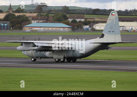 KAF 327, Lockheed Martin KC-130J Hercules betrieben von der Kuwait Air Force, am Internationalen Flughafen Prestwick, Ayrshire. Stockfoto