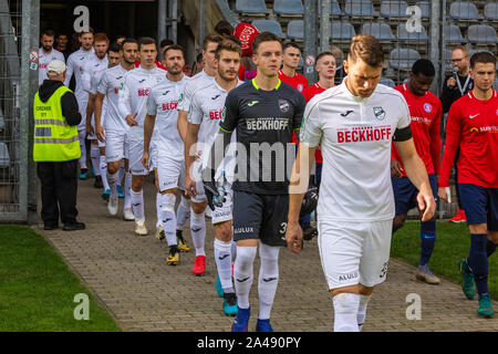 Sport, Fußball, Regionalliga West, 2019/2020, Wuppertaler SV - SC Verl 2-5, Zoo, Stadion, in der Teams Stockfoto