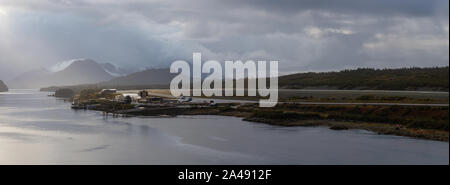 Ketchikan, Alaska, United States - September 26, 2019: Blick auf den Internationalen Flughafen in einem bewölkten und regnerischen Morgen. Stockfoto