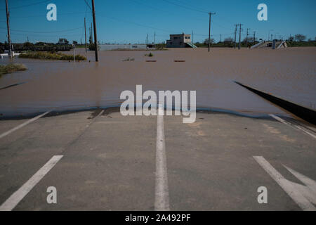 Kawagoe, Japan. 13 Okt, 2019. Ein großer Bereich in Kawagoe city überschwemmt, in Japan am 13. Oktober 2019. Leistungsstarke typhoon Hagibis und Nachwirkungen Flut riss über dem Land und tötete 11 Menschen und Dutzende von vermissten Personen. Kawagoe. Quelle: Lba Co.Ltd./Alamy leben Nachrichten Stockfoto