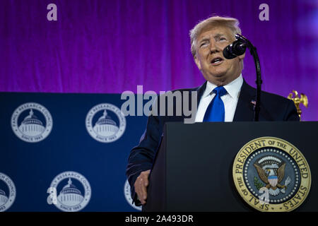 Washington DC, USA. 12 Okt, 2019. Präsidenten der Vereinigten Staaten Donald J. Trumpf liefert Erläuterungen bei Werten Wähler Gipfel im Omni Shoreham Hotel. Quelle: Pete Marovich/CNP/ZUMA Draht/Alamy leben Nachrichten Stockfoto