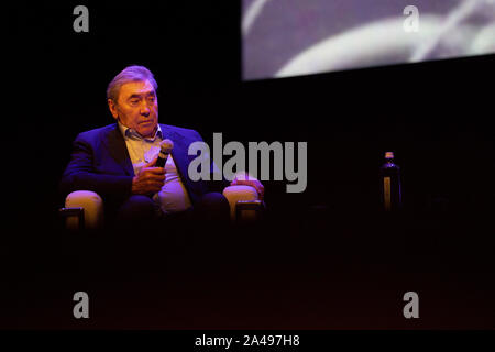 Trento, Italien. 11 Okt, 2019. Eddy Merckx besucht 'Il Festival dello Sport" in Trento, Italien. Die Sports Festival ist ein uniquechance für Fans und Enthusiasten ihre Idole zu treffen und zu versuchen, eine Reihe von sportlichen Aktivitäten. Credit: Angela Baldo/ZUMA Draht/Alamy leben Nachrichten Stockfoto