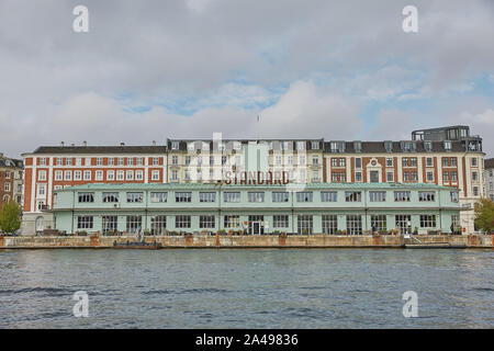 Kopenhagen, Dänemark - 16 September 2017: ein Restaurant komplex 'Standard' auf der Havnegade. Standard Building (1937) ist ein ehemaliger Custom House und Ferr Stockfoto