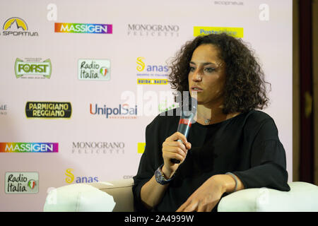 Trento, Italien. 11 Okt, 2019. Federica Brignone besucht 'Il Festival dello Sport" in Trento, Italien. Die Sports Festival ist eine einzigartige Chance für die Fans und ihre Idole Enthusists zu treffen und zu versuchen, eine Reihe von sportlichen Aktivitäten. Credit: Angela Baldo/ZUMA Draht/Alamy leben Nachrichten Stockfoto