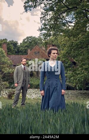 MATTHEW MACFADYEN und Hayley Atwell in HOWARDS END (2017), unter der Regie von HETTIE MACDONALD. Quelle: British Broadcasting Corporation (BBC) / Album Stockfoto