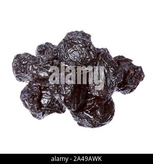 Nahaufnahme von Entkernten Pflaumen auf weißem Hintergrund. Stockfoto