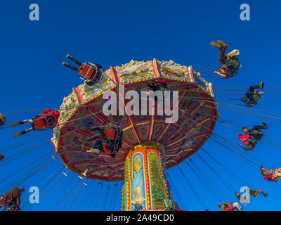 Rotierende Kette Karussell auf dem Oktoberfest, München, Bayern, Deutschland, Europa Stockfoto