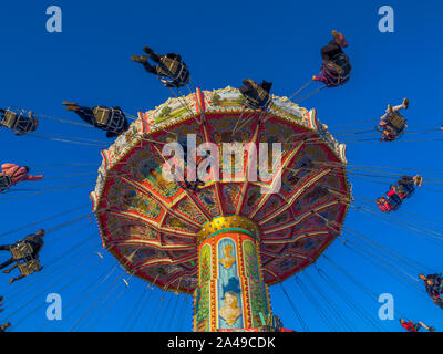 Rotierende Kette Karussell auf dem Oktoberfest, München, Bayern, Deutschland, Europa Stockfoto