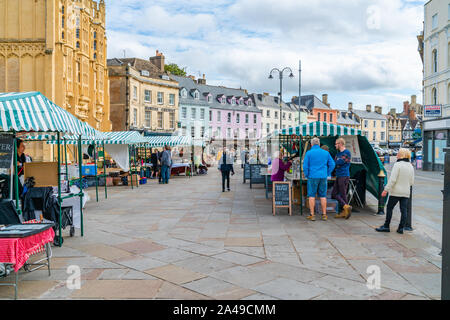 CIRENCESTER, Großbritannien - 23 September, 2019: Die CIRENCESTER Charter Markt auf dem Markt Montags und Freitags ist einer der ältesten im Land Stockfoto