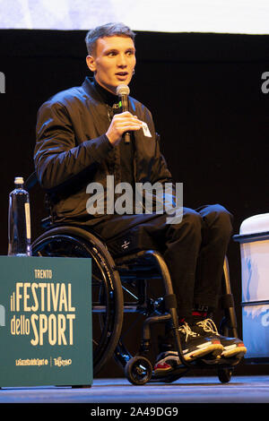 Trento, Italien. 11 Okt, 2019. Manuel Bortuzzo besucht 'Il Festival dello Sport" in Trento, Italien. Die Sports Festival ist eine einzigartige Chance für Fans und Enthusiasten ihre Idole zu treffen und zu versuchen, eine Reihe von sportlichen Aktivitäten. Credit: Angela Baldo/ZUMA Draht/Alamy leben Nachrichten Stockfoto