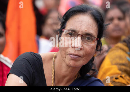 BHUBANESWAR, Indien, 11. JANUAR 2019: Porträt einer Frau Regierung officer Protest auf der Straße gegen die Senkung der Einkommen der Rentner ich Stockfoto