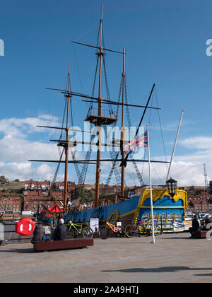 Vollständige Nachbildung des Captain James Cooks Schiff bemühen sich nun geöffnet als Besucher Attraktion und Ausstellung im Bemühen Wharf Whitby günstig Stockfoto