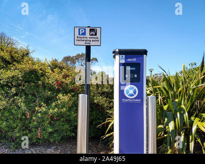22 Mai, 2019, Galloway, Schottland. Elektrofahrzeug aufladen. Stockfoto