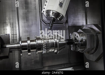 Metallverarbeitung CNC-Drehmaschine Fräsmaschine. Schneiden von Metall moderne Verfahrenstechnik. Fräsen ist der Prozess der Bearbeitung mit messerrotoren zu entfernen. Stockfoto