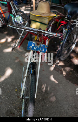 Fahrradrikscha auf den Straßen von Yangon, Myanmar Stockfoto