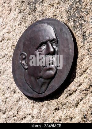 General Charles de Gaulle Bronzetafel am Gedenkstein Säule seiner 1944 WW2 Rede erinnern an der Place Charles de Gaulle Quimper Frankreich Stockfoto