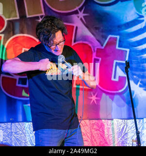 James Dowdeswell, Autor, Schauspieler und Stand-up-Comedian bei den Ingenieuren Waffen in Henlow, Bedfordshire. Stockfoto