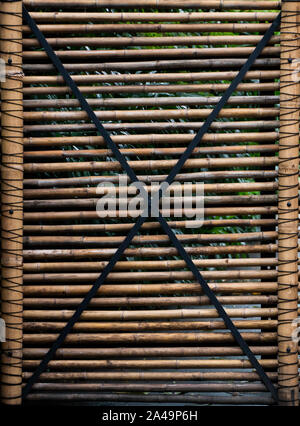 Bambus Zaun. Tore aus natürlichem Bambus. Stockfoto