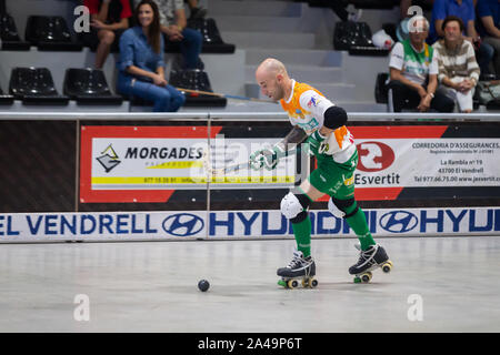 CALAFELL, Barcelona, Spanien - Oktober, 2019. Spanisch OK Liga Match zwischen CP Calafell vs Deportivo Liceo. Angel Rodriguez Rojas Rolle hockey player Stockfoto