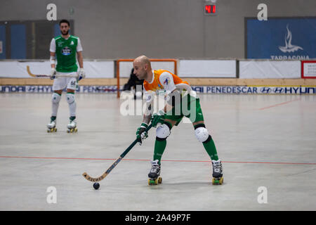 CALAFELL, Barcelona, Spanien - Oktober, 2019. Spanisch OK Liga Match zwischen CP Calafell vs Deportivo Liceo. Angel Rodriguez Rojas Rolle hockey player Stockfoto