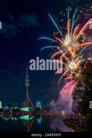 Feuerwerk im Olympiapark, München, Deutschland Stockfoto