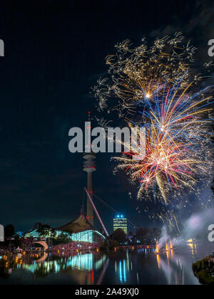 Feuerwerk im Olympiapark, München, Deutschland Stockfoto