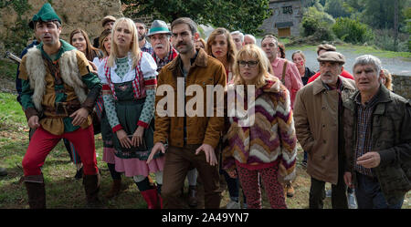 ENRIQUE VILLEN, RAMON BAREA, KANDIDO CIVANTOS URANGA, Maggie und INGRID GARCIA JOHNSON in LA PEQUEÑA SUIZA (2019), unter der Regie von KEPA SOJO. Credit: Nadie es perfecto/Stopline Filme/Kuttuna Filmak/TVE/Album Stockfoto